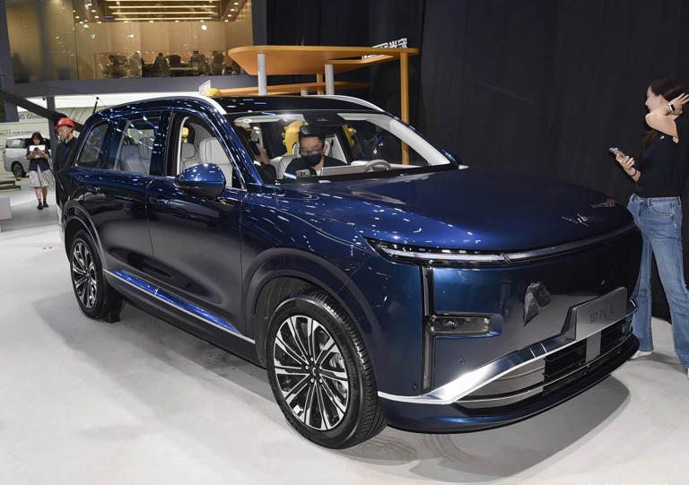 五菱全新中大型SUV北京车展开启盲订，车长近5米，综合续航1260km