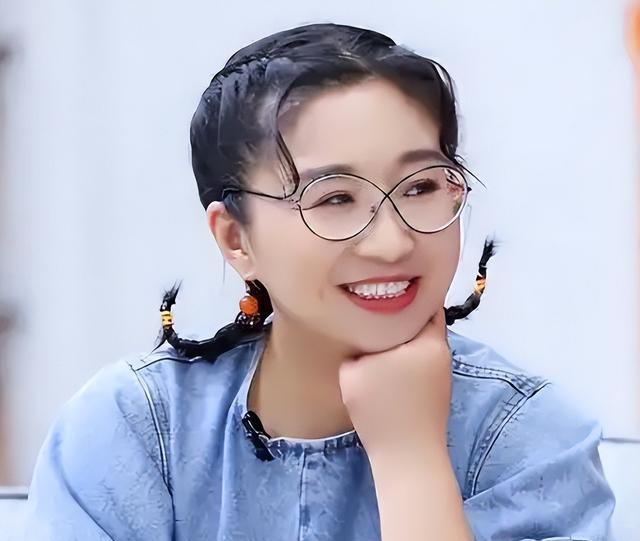 离婚两年之后，傅首尔成功减肥40斤，如今的她完全专注于提升自己