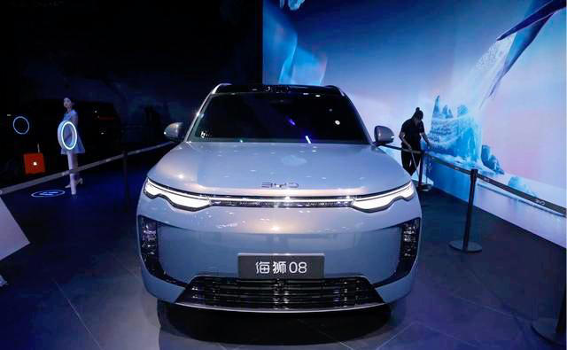 比亚迪海狮08亮相，纯电干到900km，油耗干到3.5L，还要啥自行车