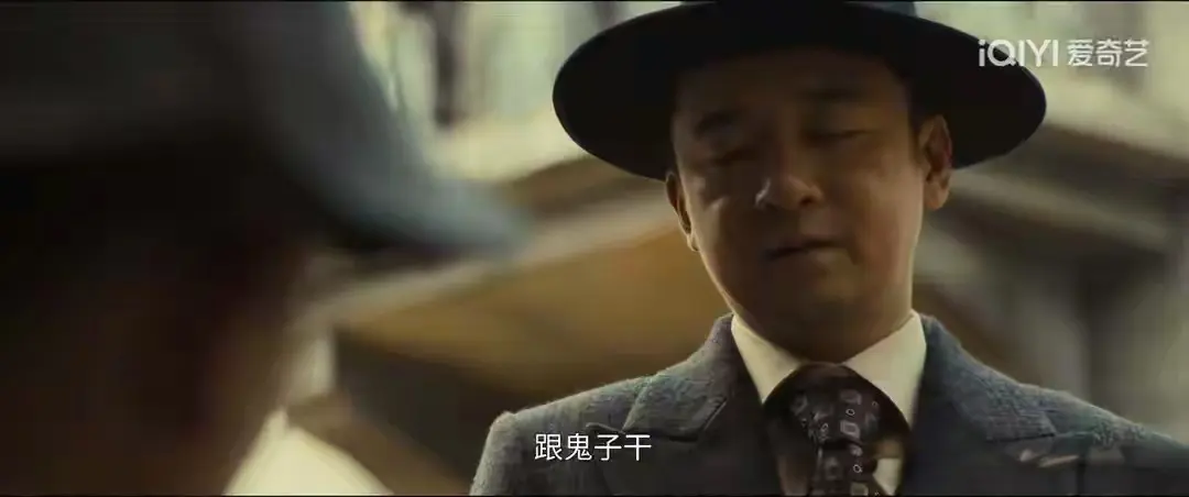 《八千里路》最诛心的不是战死，是头七没过就夸“肉炖得烂”