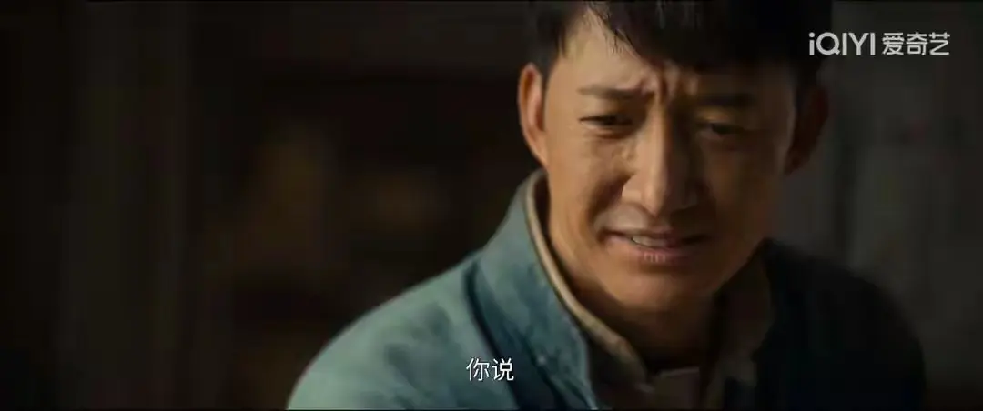 《八千里路》最诛心的不是战死，是头七没过就夸“肉炖得烂”