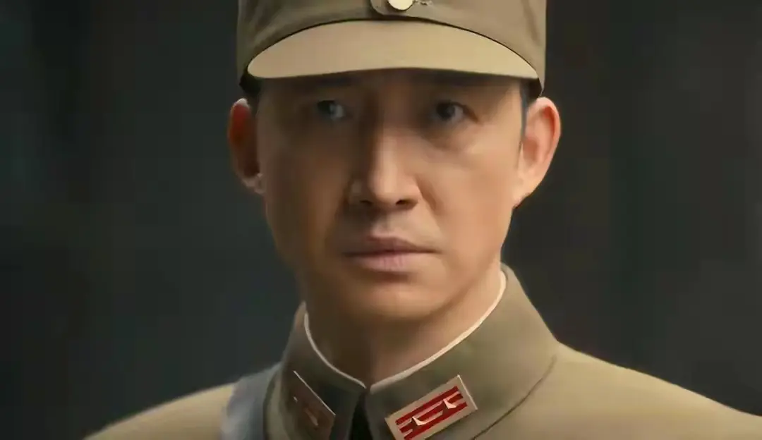 《八千里路》最诛心的不是战死，是头七没过就夸“肉炖得烂”