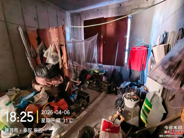 80多万买的新房未交房竟成工人临时宿舍，业主要求减免物业费遭开发商拒绝 相关部门介入协调