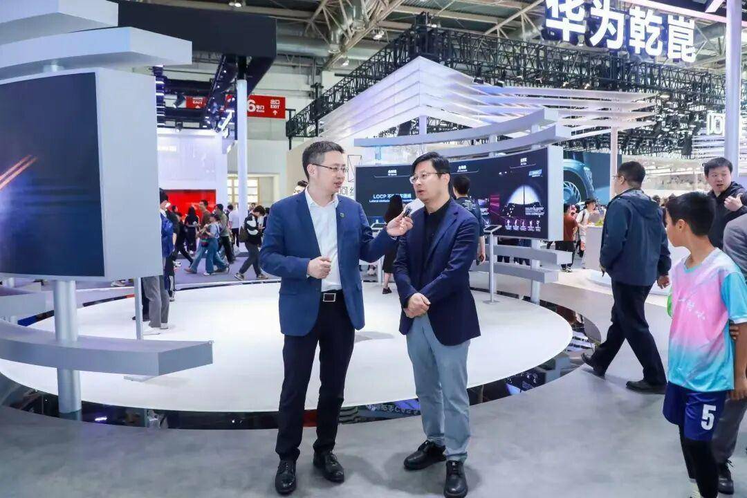 华为乾崑首款旗舰SUV亮相，奕境为何敢说“最好的华为永远在东风”