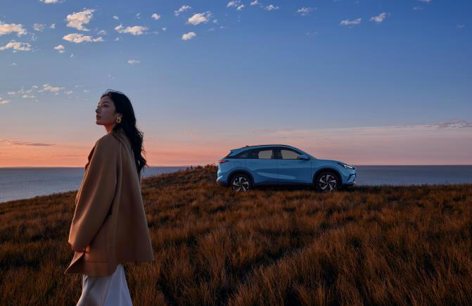 十万出头第一台电车，埃安i60和极狐T5，谁才是年轻人的首选