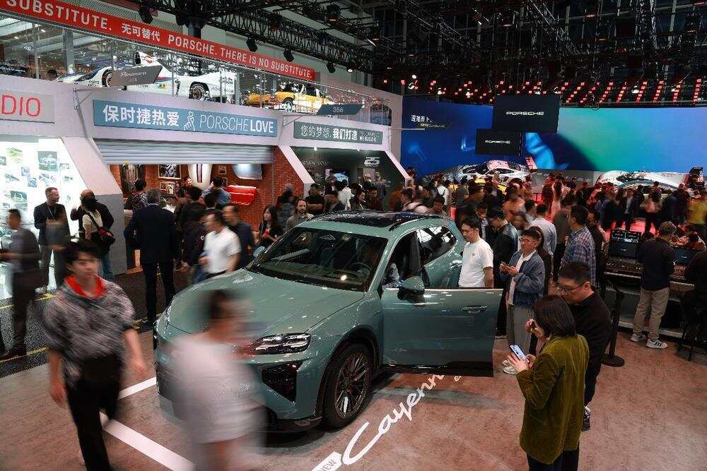 保时捷携全球首发新车与传奇赛车亮相北京车展，迄今性能最强