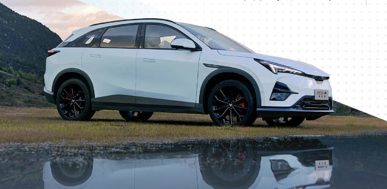 14万买660km续航+座椅通风+HUD：极狐阿尔法T5把配置单拉满了