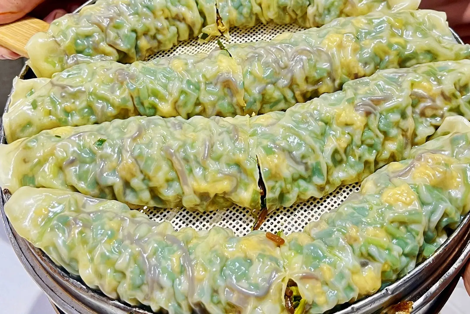 春天宁可不吃饺子，也要吃蒸菜卷，是菜又是主食，低脂营养又解馋，比肉饺子还香
