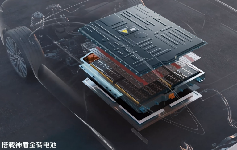 豪华平权 起步即旗舰—吉利银河星耀8远航版上市价格12.98万起