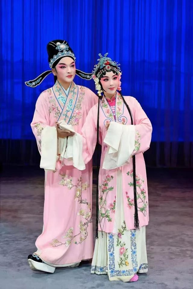 戏韵焕新声黄梅谱新篇六部地方戏三城联动上演