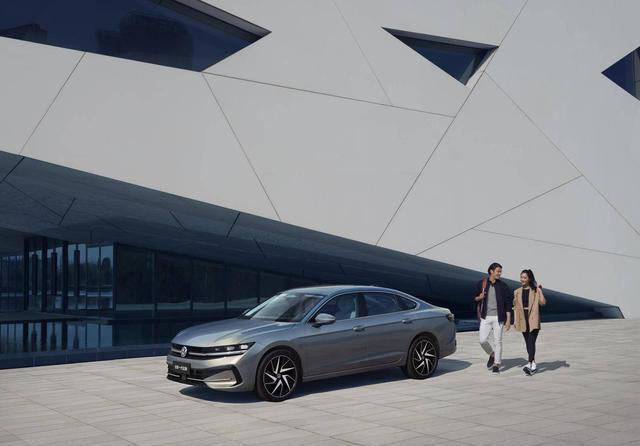 17.99万起的2.0T德系B级车，迈腾35周年严选款凭什么叫“严选”?