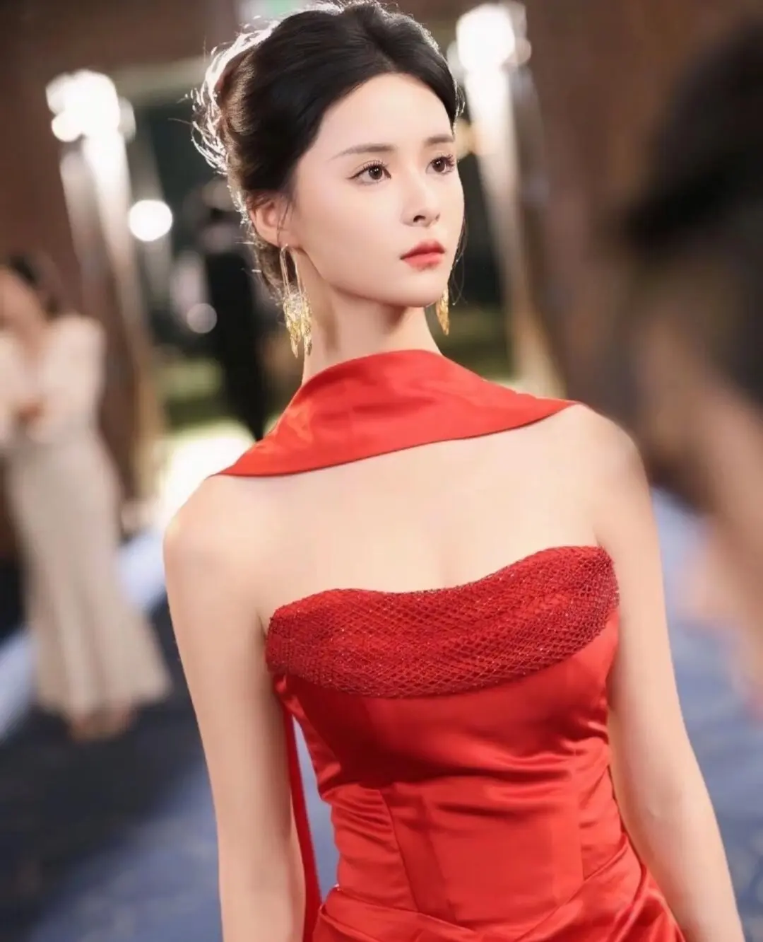 这部古偶短剧太上头了!高冷女神孟娜颠覆形象变“杀猪女”