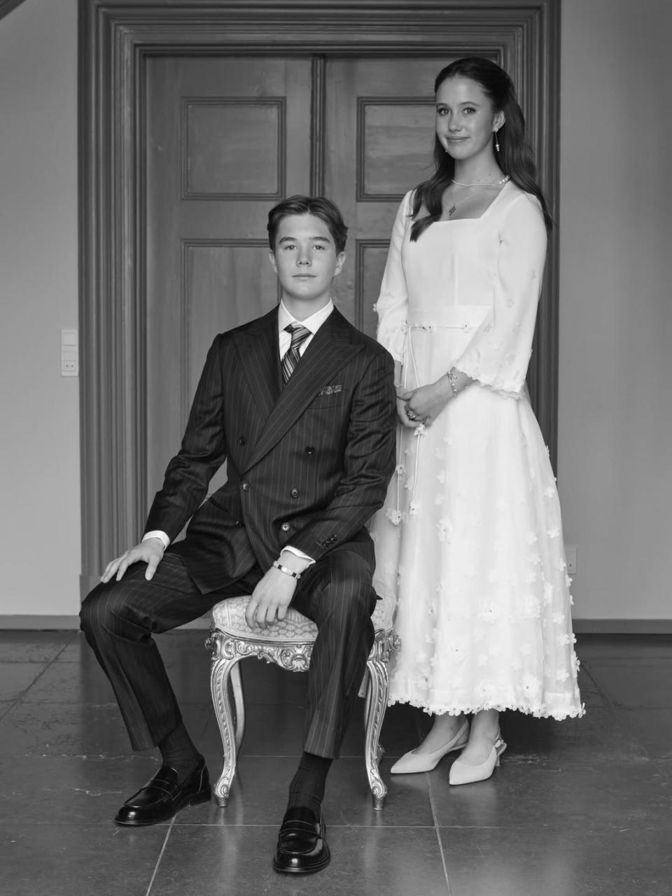 丹麦王室15岁龙凤胎庆人生重要时刻，王子公主双双高颜值，西班牙国王捧场