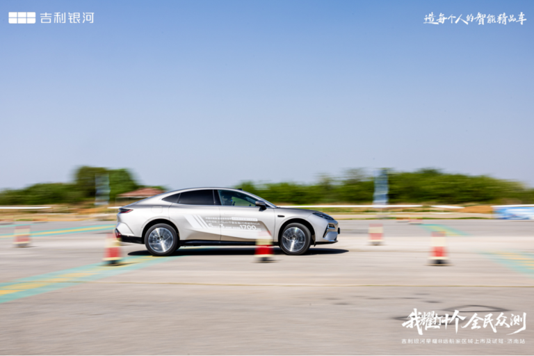 豪华平权 起步即旗舰—吉利银河星耀8远航版上市价格12.98万起