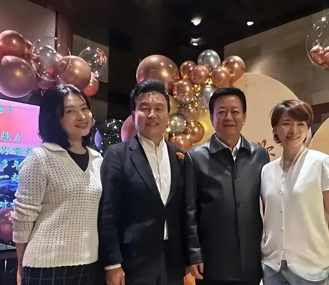 儿子丢了、父亲走了、妻子跑了，央视主持张泽群如今落到这般田地
