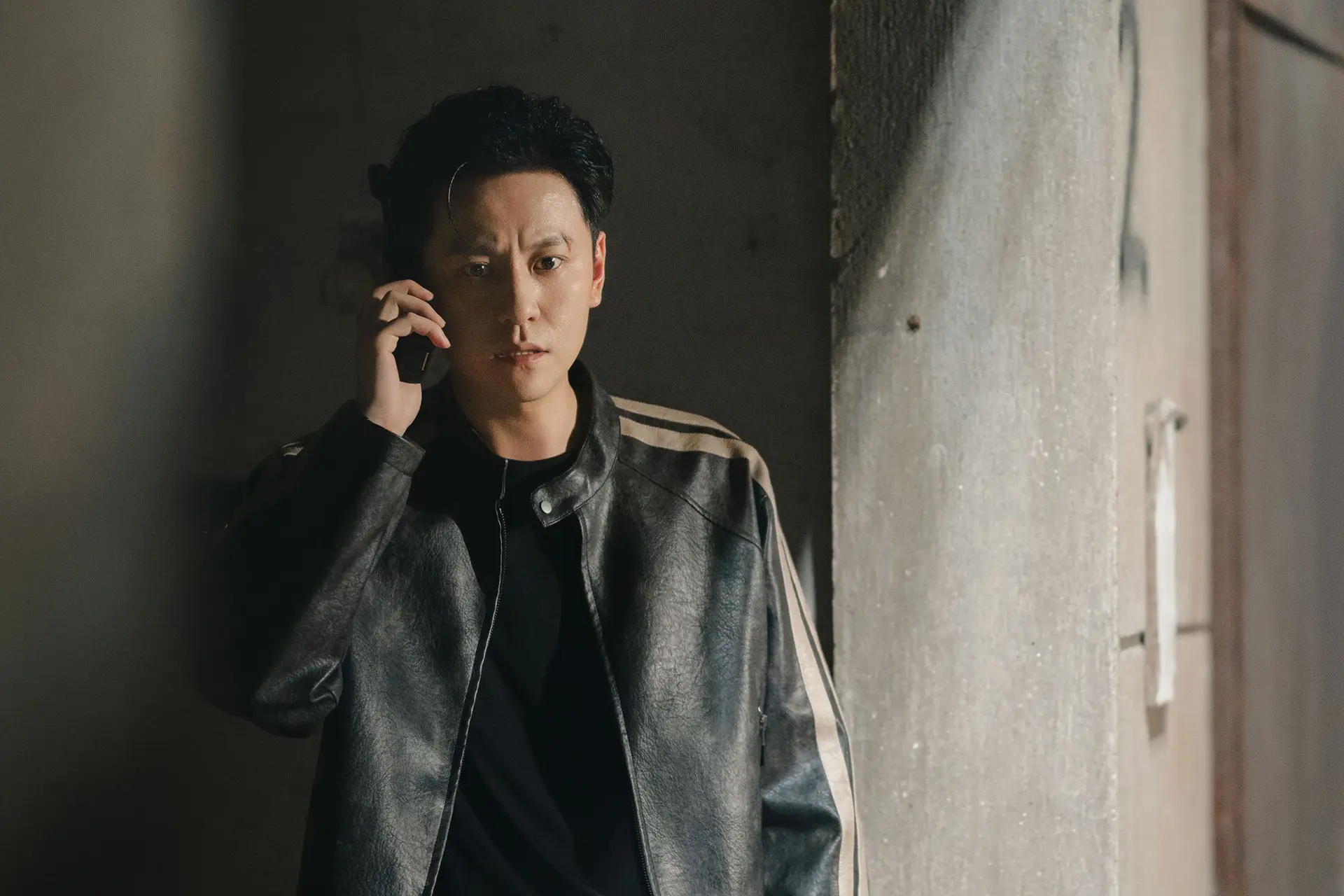 高智商教授趁虚而入?《钢铁森林》井柏然饰演的男主人设引发争议