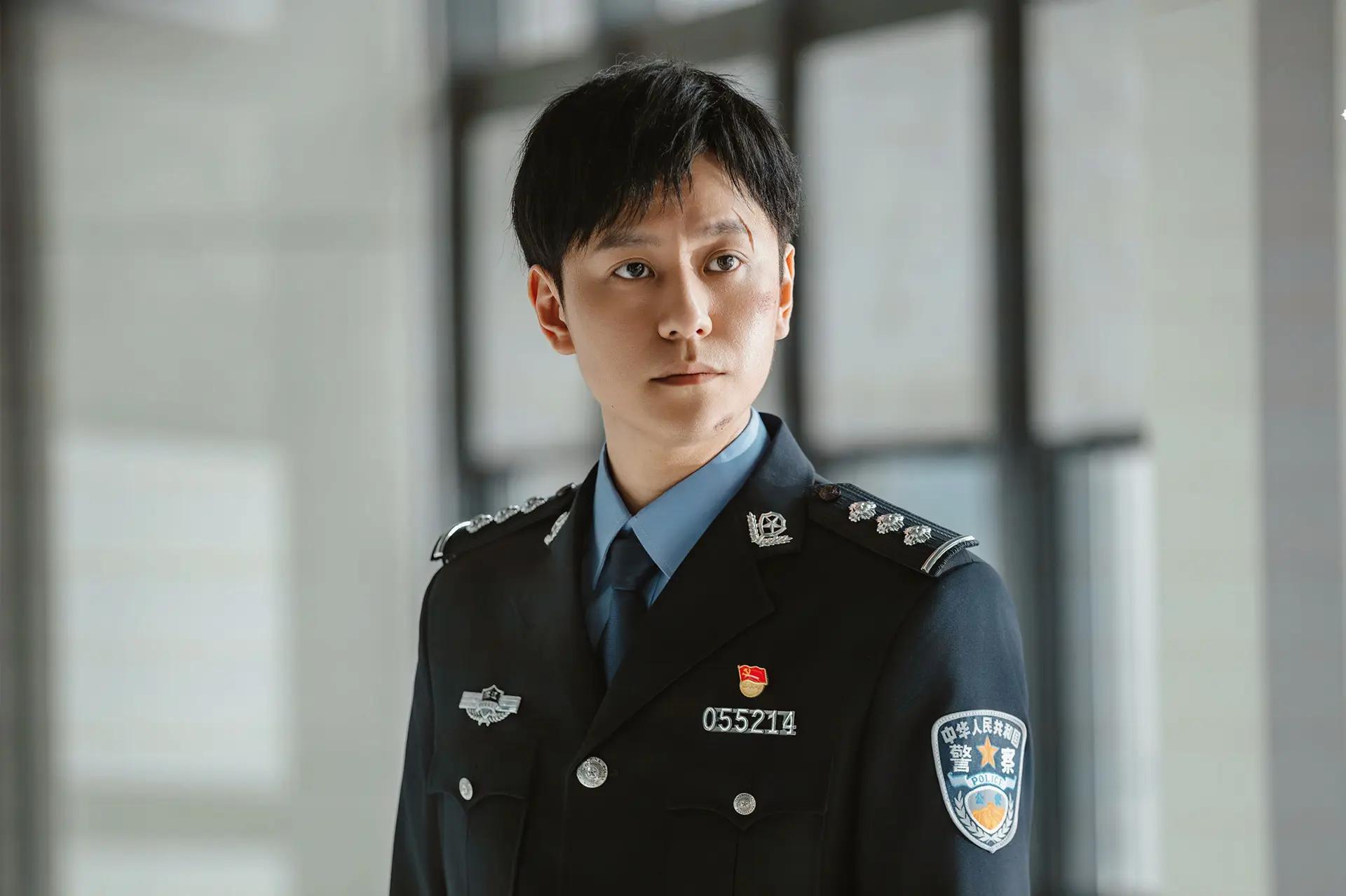 高智商教授趁虚而入?《钢铁森林》井柏然饰演的男主人设引发争议
