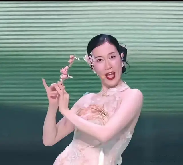 李小冉李心洁拒选温峥嵘，全程微笑的她，反让场面更尴尬!