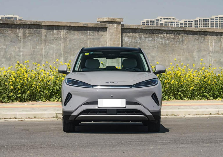 比亚迪全新纯电SUV即将上市！定价亲民，续航520Km，外观年轻动感