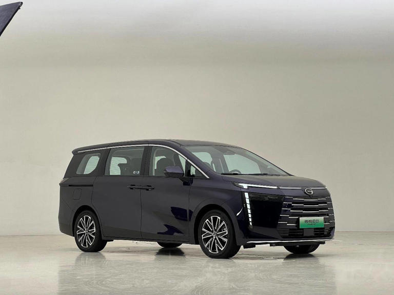 奶爸车不能傻大！中型MPV大有作为，传祺向往E8是什么来头？