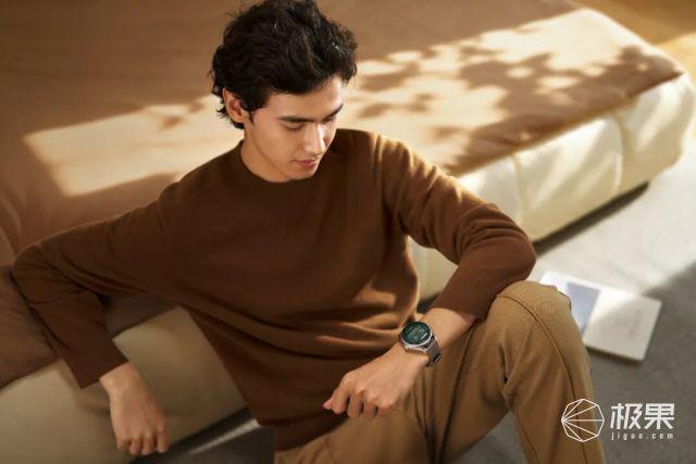 华为发布全新二合一耳机表，提升健康管理、智慧生活等相关功能，实现高效体验多合一