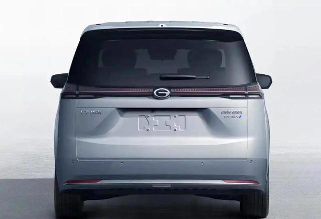 奶爸车不能傻大！中型MPV大有作为，传祺向往E8是什么来头？