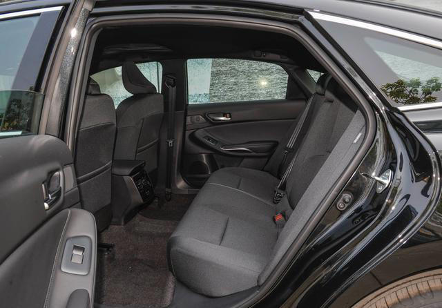 12万出头买丰田B级车，车长近5米，三种动力可选，油耗4.31L