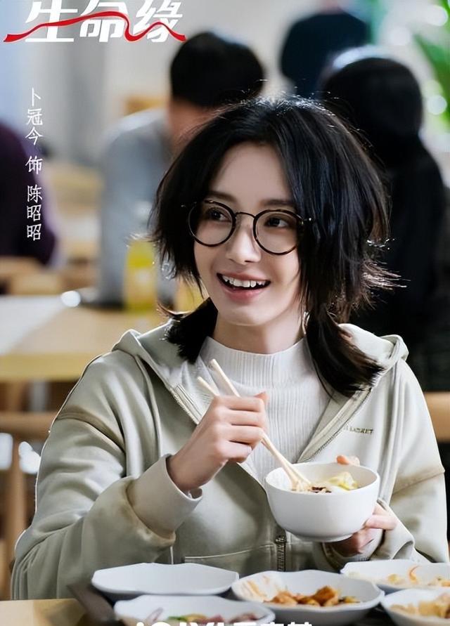 又一医疗剧开播成黑马，全员都是实力派演员，熬夜追不过瘾