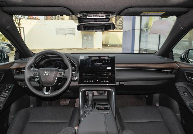 12万出头买丰田B级车，车长近5米，三种动力可选，油耗4.31L