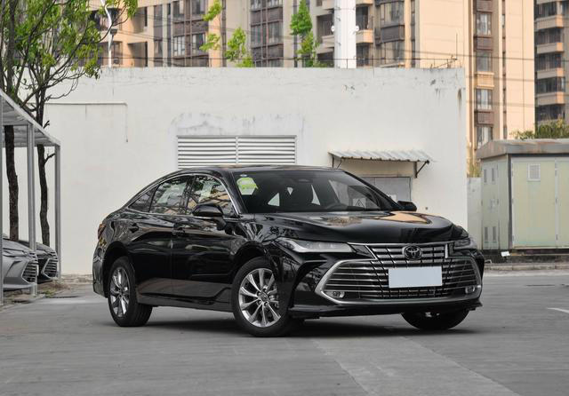 12万出头买丰田B级车，车长近5米，三种动力可选，油耗4.31L