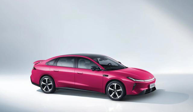 电动尾翼+“大床房”，极狐S3将野心写在明面上，势必要火一把