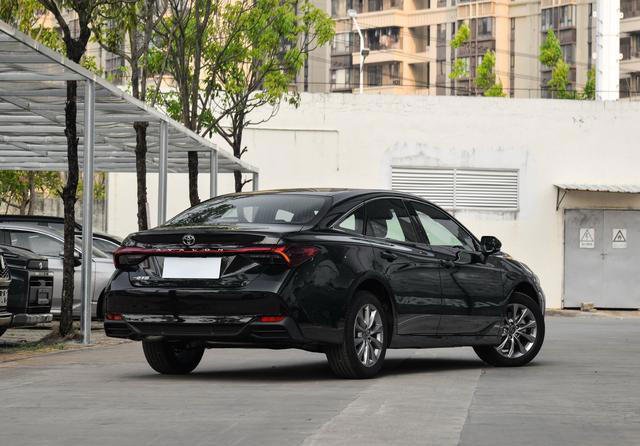 12万出头买丰田B级车，车长近5米，三种动力可选，油耗4.31L