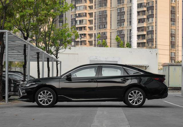 12万出头买丰田B级车，车长近5米，三种动力可选，油耗4.31L