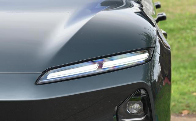 26款蔚来ET5，纯电续航740公里，轴距2888毫米，8295+激光雷达