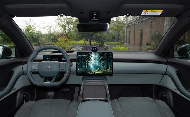 26款蔚来ET5，纯电续航740公里，轴距2888毫米，8295+激光雷达