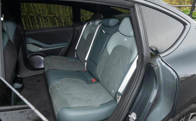 26款蔚来ET5，纯电续航740公里，轴距2888毫米，8295+激光雷达