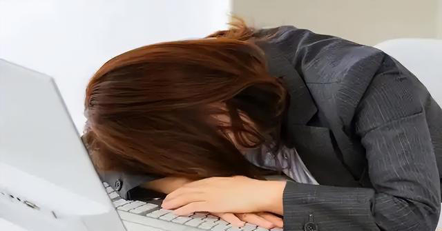 白天犯困要注意! 医生提示：也许是睡眠障碍，多关注这4个变化