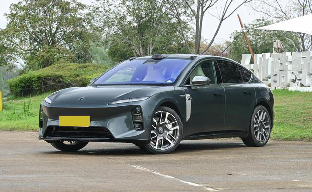 26款蔚来ET5，纯电续航740公里，轴距2888毫米，8295+激光雷达