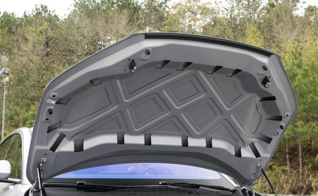 26款蔚来ET5，纯电续航740公里，轴距2888毫米，8295+激光雷达