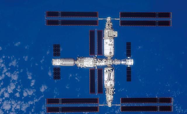 ���۶�ʮһ�ų���5.5Сʱ!��װ������,Ӧ�Գ�120��̫����Ƭ��в!