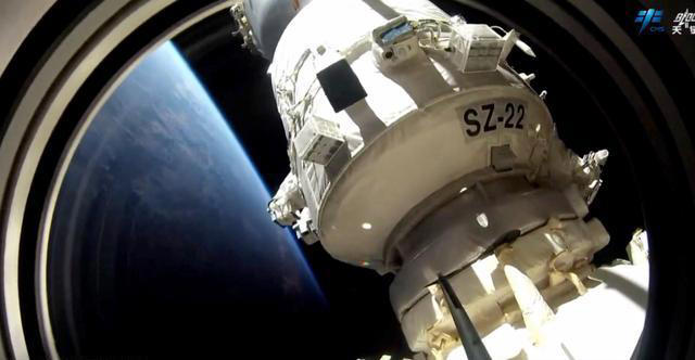 ���۶�ʮһ�ų���5.5Сʱ!��װ������,Ӧ�Գ�120��̫����Ƭ��в!