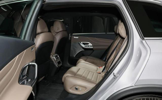 轴距超3米，630马力+续航703km，奔驰全新纯电SUV要掀桌子了？