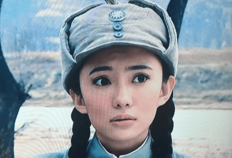 《方圆八百米》：邓恩熙只凭一张脸，让多少圈内浓妆女明星脸红了