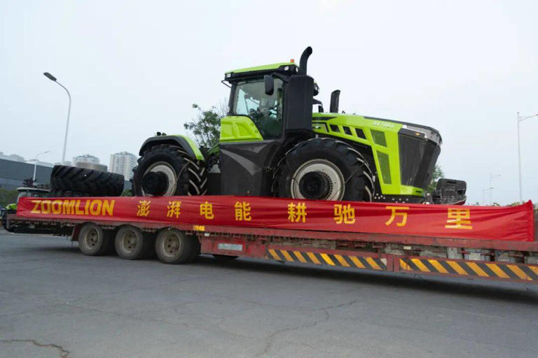 全球最大马力混动拖拉机DX7004海外首发，引领国际农机绿色智能新潮流