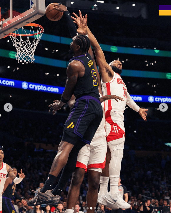 连战连捷! 湖人官方ins晒昨日赛场照庆祝球队大比分2-0领先