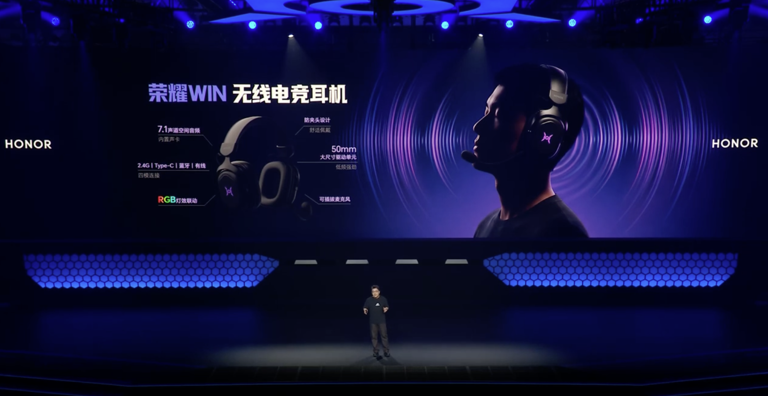荣耀 WIN 游戏本多款配件亮相：三模电竞鼠标、无线耳机...