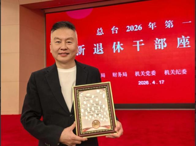 61岁主持人张泽群：持证下岗退休，父母去世妻子跑路，儿子是遗憾