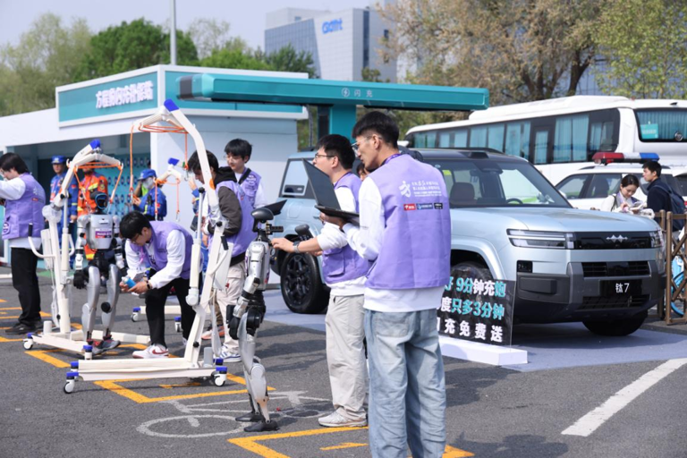 当新能源遇上“钢铁跑者”方程豹凭硬核实力护航