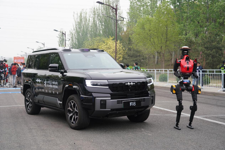 当新能源遇上“钢铁跑者”方程豹凭硬核实力护航