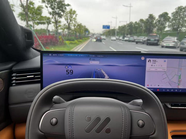 广州实地试驾智己 LS8：当旗舰 SUV，开始回归「好开」本质